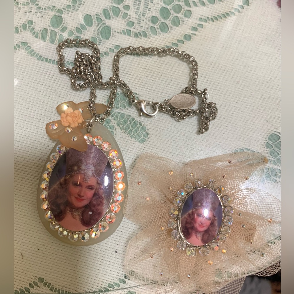 Tarina Tarantino Glinda Necklace and Hair Clip